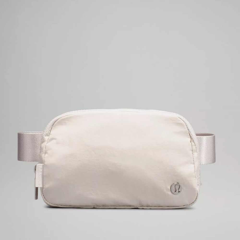 Lululemon Everywhere Belt Bag NWT Gray